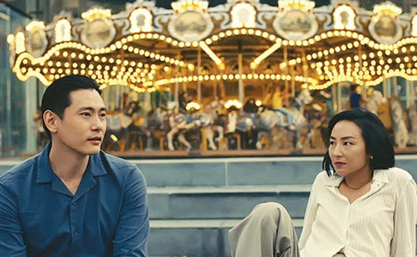 골든글로브 5개 부문 후보에 오른 영화‘베스트 라이브즈’의 한 장면. 한인 배우 그레타 리(오른쪽)와 한국 배우 유태오가 남녀 주인공이다. [연합]