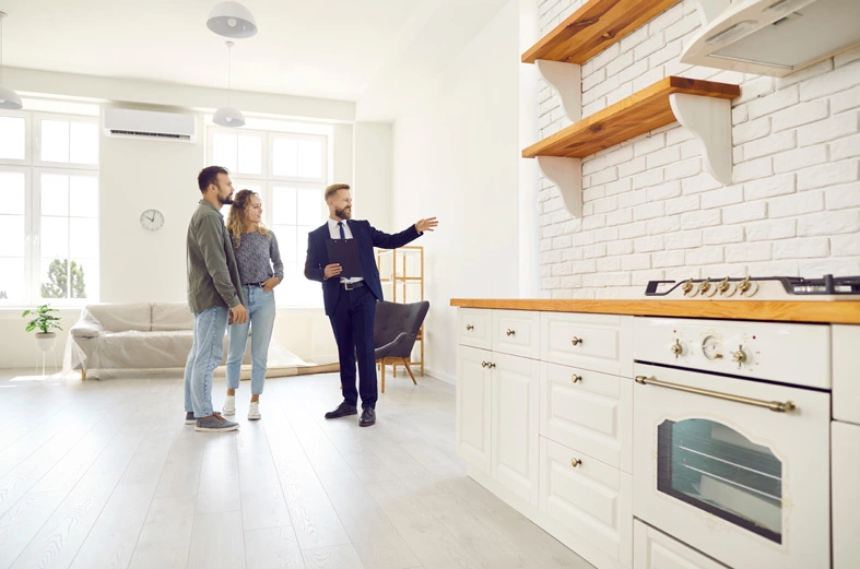 조만간 주택 시장 성수기가 시작된다. 전문가들은 경쟁 매물이 쏟아져 나오기 전인 지금 집을 파는 것이 유리하다고 조언한다.   <Shutterstock>