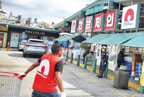  한남체인이 장애 차별과, 부당해고, 노동법 위반 등으로 줄소송을 당했다. 한남체인 LA 올림픽 매장 모습. [박상혁 기자]