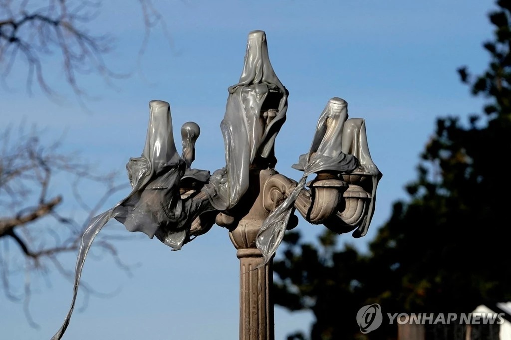 텍사스주 산불로 녹아내린 가로등
[로이터=연합뉴스. 재판매 및 DB 금지]