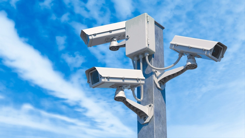 범죄와 안전사고 예방을 위해 설치된 보안 카메라가 때로는 사생활 유출 수단으로 악용되기도 한다. <Shutterstock>