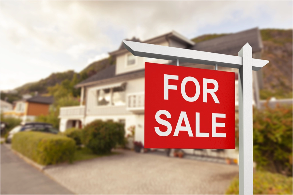 이자율이 떨어지면 수요가 늘어 집값이 다시 오를 수 있다. 일부 전문가는 경쟁이 덜한 지금이 구입 적기라고 조언한다.                                                         <Shutterstock>
