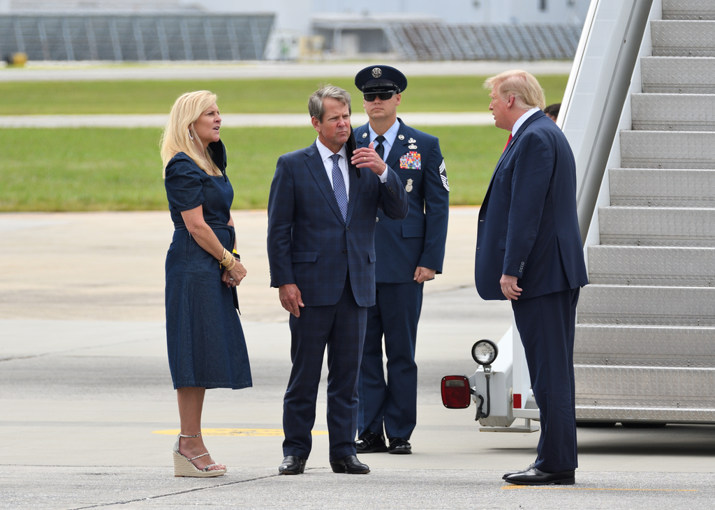 지난 2020년 9월 켐프 주지사가 애틀랜타를 방문한 트럼프 당시 대통령을 공군기지에서 영접하고 있다.<사진=Shutterstock>