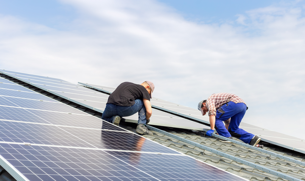 태양광 패널을 설치하면 장비 구입비의 26%, 설치비의 30%를 세금 크레딧을 받을 수 있다.<Shutterstock>