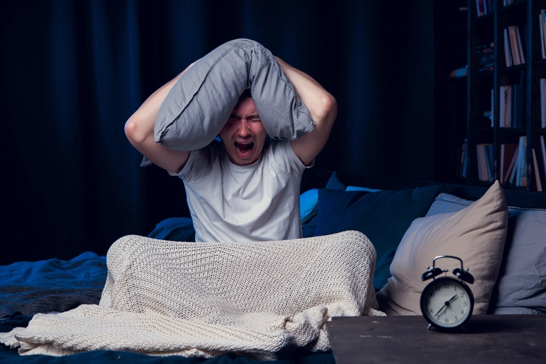 잠을 제대로 이루지 못하는 불면증 환자 가운데 85~90%가 우울증·불안장애·수면무호흡증 등에 시달리는 것으로 나타났다. <사진=Shutterstock>