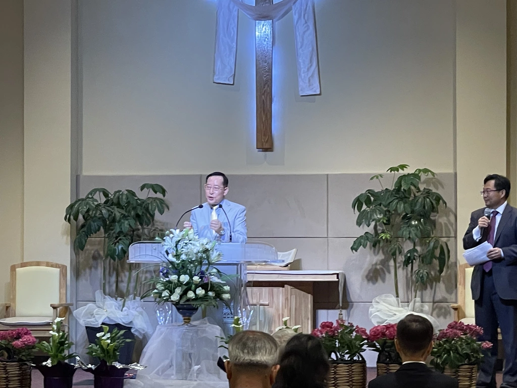 31일 열린 합인교협의 부활절 연합새벽예배에서 류근준 목사가 설교하고 있다.
