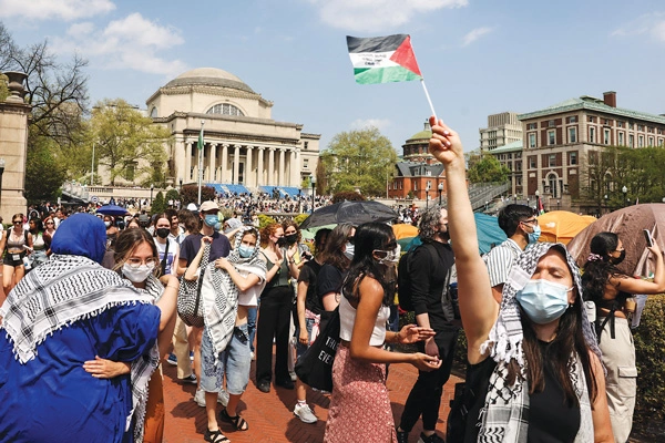  가자전쟁 반대 운동의 출발점이 된 컬럼비아대에서 29일에도 학생들의 팔레스타인 지지 시위가 열리고 있다. [로이터]