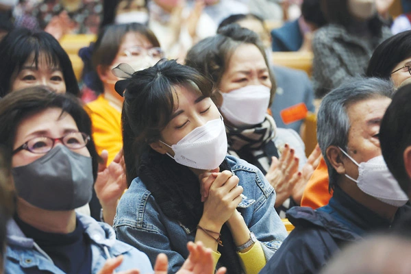  기독교 여론조사기관 목회데이터연구소 등이 한국 개신교인을 대상으로 실시한 설문 조사에서 기도하면 용서하는 마음이 생긴다는 교인이 많은 것으로 조사됐다. [로이터]