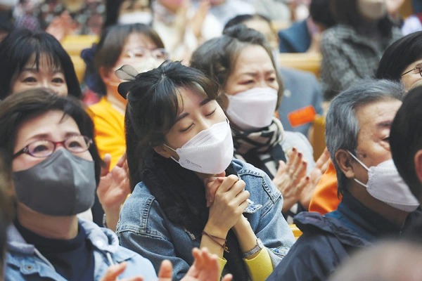  코로나 팬데믹 이전보다 신앙심이 깊어졌다는 미주 한인 교인이 많은 것으로 조사됐다. [로이터]