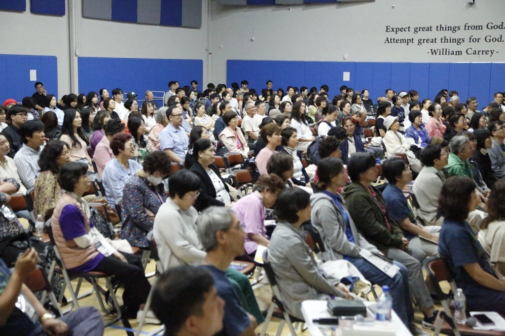 지난 5-8일 애틀랜타 새한장로교회에서 열린 통일광장 기도회에서 참석자들이 북한구원과 미국대선을 위해 뜨겁게 기도했다.