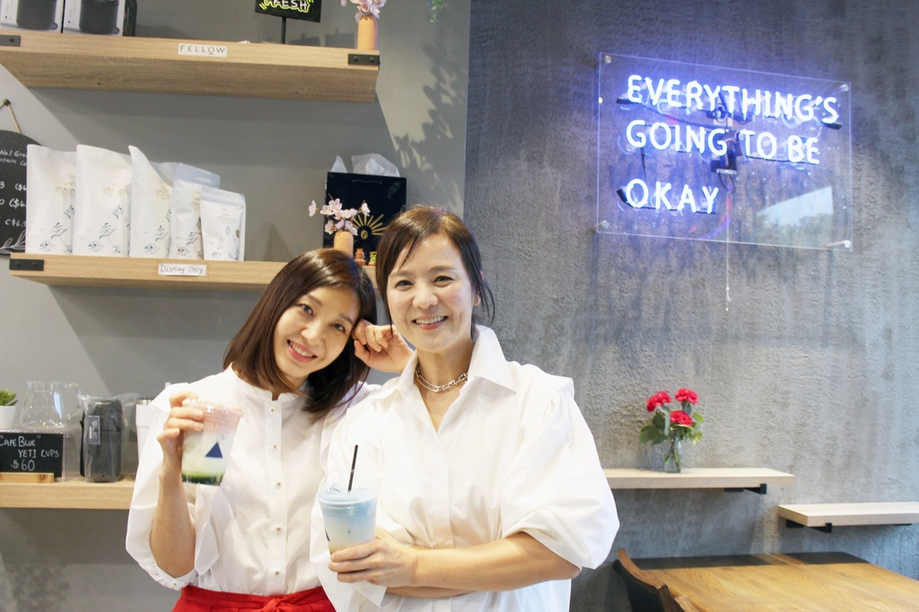 이아현 배우의 팬이었던 변 대표와 편한 사이가 되어 함께 커피도 마시고 수다도 떨고, 애틀랜타의 동포가 되어가고 있다. 