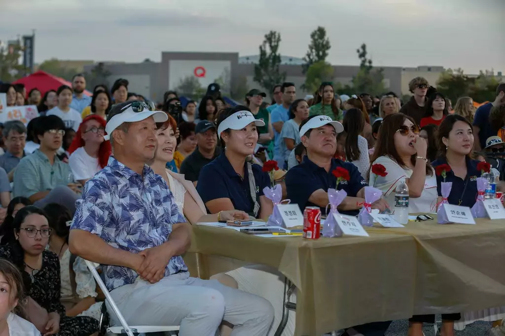 이날 심사를 맡은 7인, 오른쪽부터 한오동 애틀랜타조지아한인공회의소 회장, 정정미 한국일보 광고국장, 정셀린 조아맘 부회장, 안순해 코페재단 이사장, 이진명 융자 전문인,  윤영희, 김연진 조아맘 회장. 사진=Han Noh