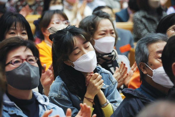  한국 개신교인들은 일, 취업, 건강 등 현실적인 문제를 종교적 문제보다 더 중요하게 여기는 것으로 조사됐다. [로이터]