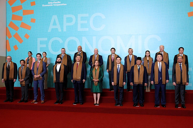  한자리에 모인 APEC 정상 [로이터]