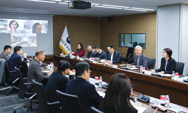  한국시간 지난 2일 재외동포청 인천 송도 본청에서 이상덕 청장 등이 참석한 가운데 제3차 재외동포청 정책자문위원회 회의가 열리고 있다. [재외동포청 제공]