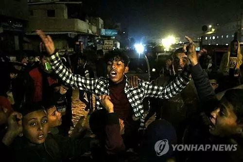 가자지구의 팔레스타인 주민들[로이터=연합뉴스]