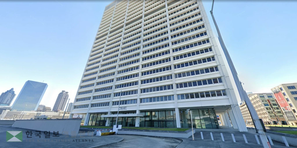 연방정부기관이 다수 입주해 있는 리차드 B 러셀 빌딩. 재택 근무 중이던 연방공무원 복귀가 결정되면서 주변 상권이 다시 살아날 것으로 기대되고 있다.<사진=구글맵 캡쳐>