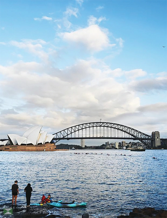 로열보태닉가든 해변에서는 오페라하우스와 하버브리지가 겹쳐 보인다.