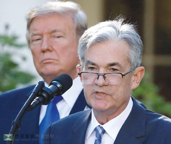  도널드 트럼프(왼쪽) 대통령과 제롬 파월연준 의장. [로이터]