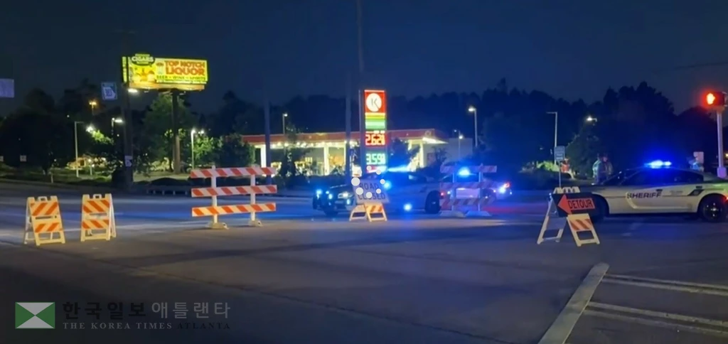 26일 어거스타 인근 I-20에서 차량 단속 중이던 보안관 2명이 총을 맞아 그 중 1명이 사망하고 다른 1명은 중태에 빠졌다. 사고가 일어난 차량단속현장.<사진=11얼라이브 뉴스 캡쳐>