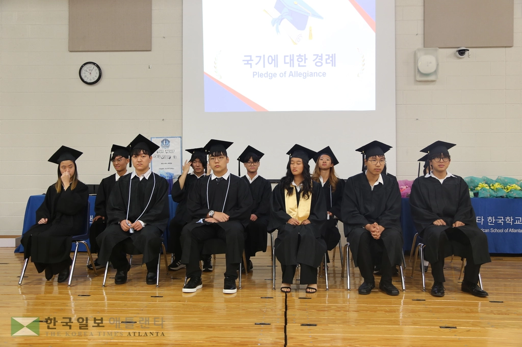 애틀랜타한국학교 제30회 졸업식이 지난 10일 열렸다. 졸업생들이 입장해 앉아 있다. 