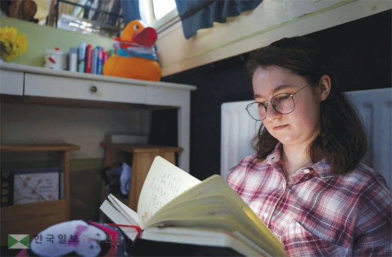 교육 전문가들은 SAT와 ACT를 준비하는 고등학생들에게 여름 방학동안 다양한 장르의 책을 읽을 것을 권장한다.      <로이터>