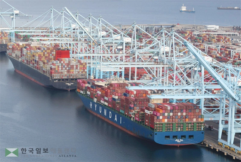  미국의 이란에 대한 공격으로 글로벌 경제에 새로운 불확실성이 부각했다. 특히 이란이 호르무즈 해협 봉쇄에 나설 경우 국제유가가 치솟을 전망이다. [로이터]