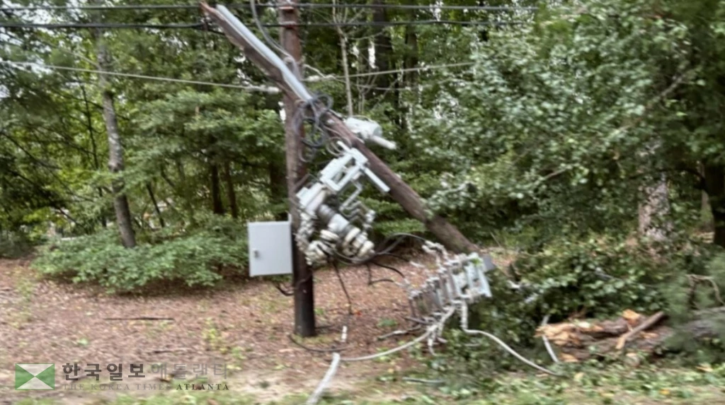 25일 밤과 26일 새벽 조지아 전역을 강타한 폭풍으로 인해 수만가구가 정전 피해를 입었다.<사진=11얼라이브 뉴스>