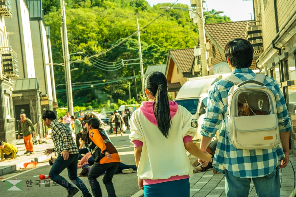 영화 '좀비딸' 속 한 장면[뉴(NEW)·스튜디오N 제공. 재판매 및 DB금지]