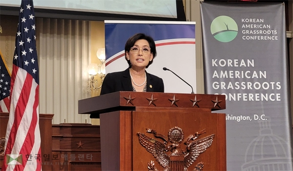 (워싱턴=연합뉴스) 김동현 특파원 = 한국계인 영 김 하원의원이 지난 23일 워싱턴DC의 하원 캐넌 빌딩에서 열린 ‘한국전쟁 참전용사와 정전의 날 기념 리셉션’에서 축사하고 있다. 2025.7.24