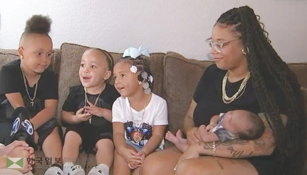 서로 다른 해에 태어난 4남매가 모두 7월7일에 자연분만으로 태어난 사연이알려져 화제를 모으고 있다. <인스타그램 캡처>