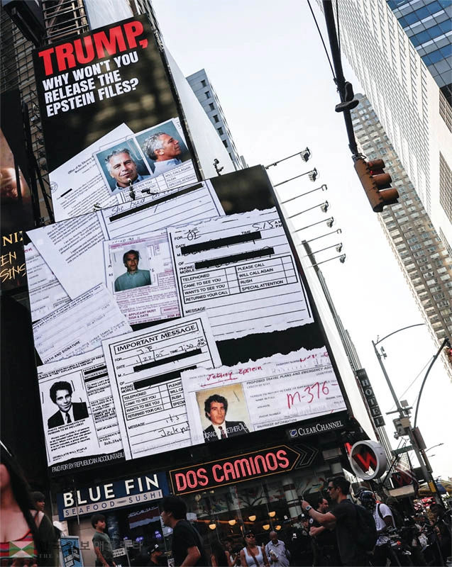  23일 뉴욕 맨해튼 타임스스퀘어에 엡스타인 파일 공개를 트럼프 대통령에게 촉구하는 대형 광고 전광판이 게시돼 있다. [로이터]