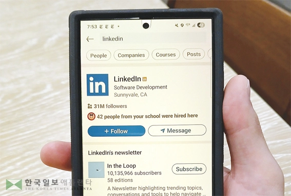 직장인 네트워크 플랫폼 링크드인이 대학 입시를 준비하는 10대가 입학 사정관에게 자신을 드러낼 수 있는 유용한 수단으로 사용되고 있다.