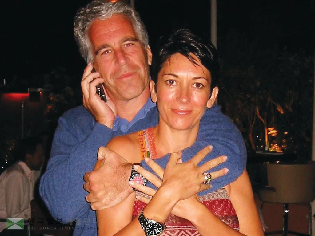 연인 사이였던 제프리 엡스타인과 길레인 맥스웰.<법무부>