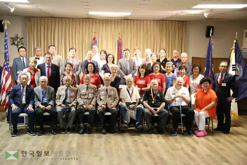 지난 26일 열린 북부플로리다한인회 주최 제72주년 한국전쟁 휴전협정 기념식에서 한인동포들과 미군 참전용사들이 한자리에 모였다.