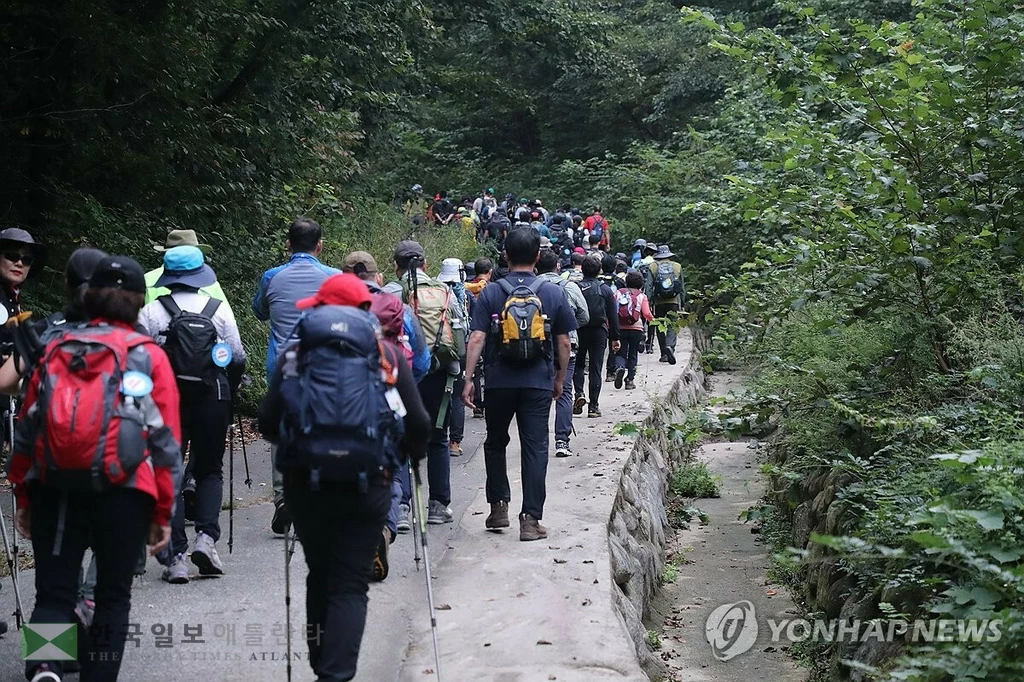 설악산 '달마! 능선길 걷기'[연합뉴스 자료사진. 재판매 및 DB 금지]