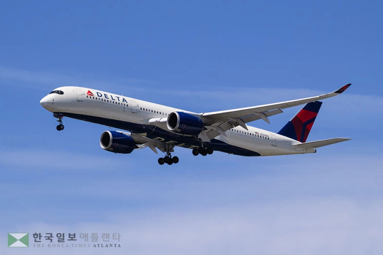 비행 중인 델타 여객기<사진=Shutterstock>