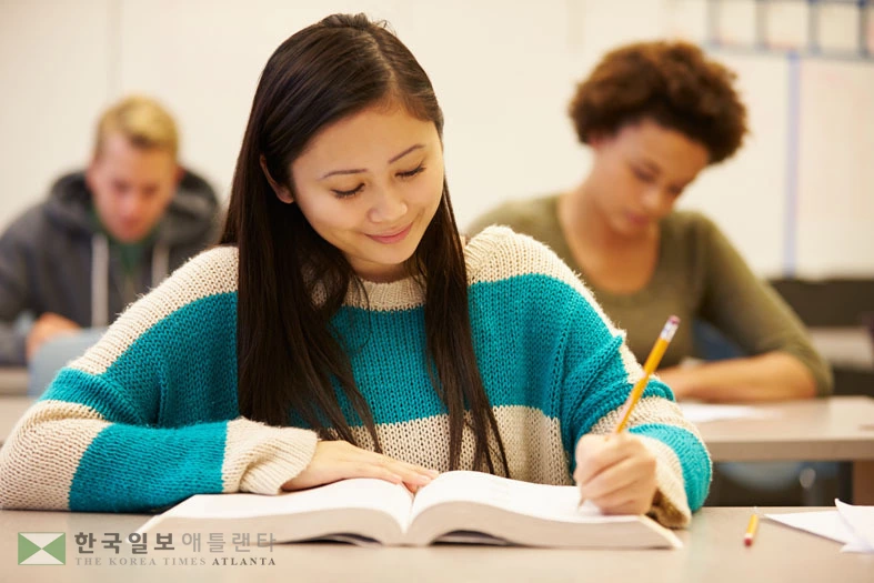 10학년에 학업 의욕이 떨어지는 등 정체기에 빠지는 학생이 적지 않다. 카운슬러, 교사 등에게 상담을 요청하고 회복탄력성을 기르는 계기로 삼아야 한다.								<사진=Shutterstock>