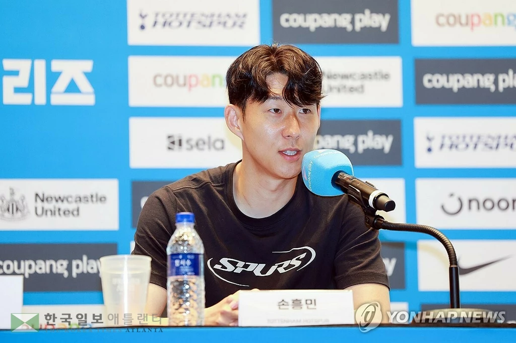 잉글랜드 프로축구 토트넘 손흥민이 2일 서울 영등포구 IFC 더포럼에서 열린 2025 쿠팡플레이 시리즈 기자회견에 참석해 취재진 질문에 답하고 있다. 이날 손흥민은 기자회견에 앞서 별도의 발언을 통해 "올여름 팀을 떠나기로 결정했다"고 발표했다. (서울=연합뉴스)