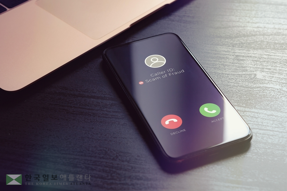 체포영장이 발부됐다며 벌금을 납부하지 않으면 체포된다는 내용의 경찰사칭 사기전화가 늘고 있다.<사진=셔텨스톡 이미지>