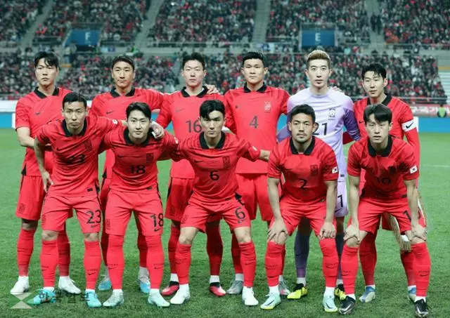 지난 3월 28일 상암 월드컵 경기장에서 우루과이와의 A매치 경기에 나선 한국 축구 대표팀.(한국일보)