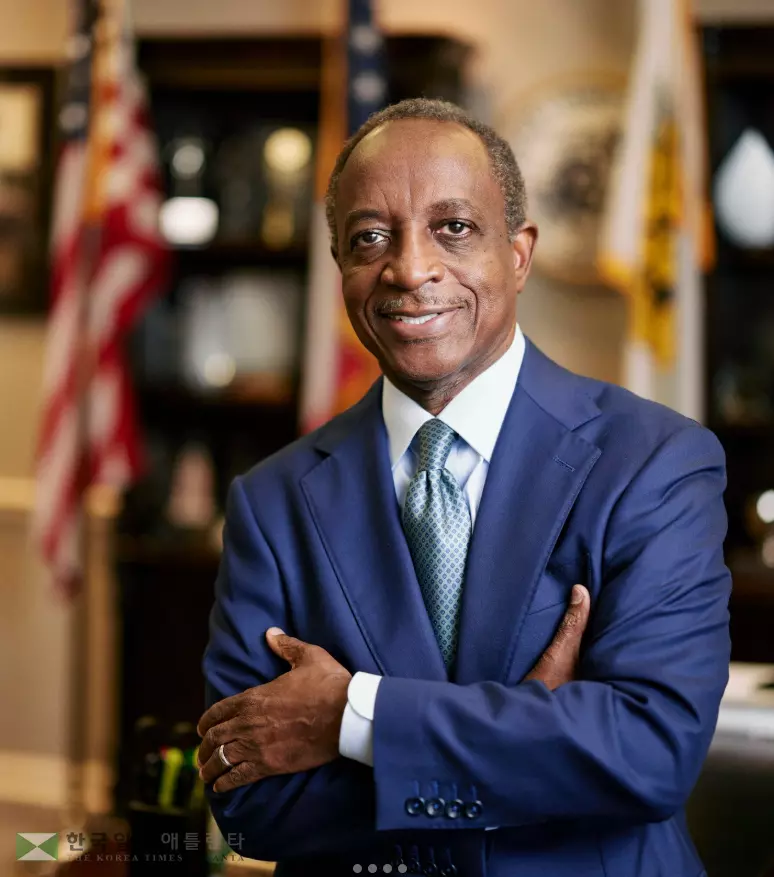 마이클 서몬드 전 디캡CEO가 6일 자신의 인스타그램을 통해 내년 주지사 출마를 공식 발표했다.<사진=서몬드 인스타그램 캡쳐>