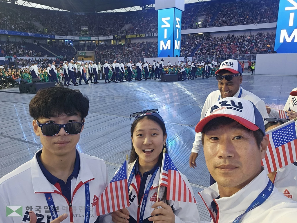 2025 하계 유니버시아드 대회에 참가한 김보민 선수, 김가희 선수, 김성진 관장.(왼쪽부터)