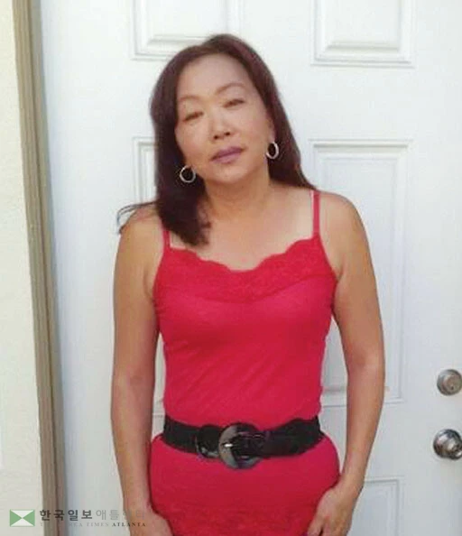 시민권이 없어 추방위기에 놓인 한인 입양인 에밀리 위네키씨. [한국일보 자료사진]