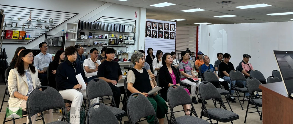 12일 열린 한인 소상공인을 위한 SBA 대출 세미나 참석자들이 간사의 말을 경청하고 있다.