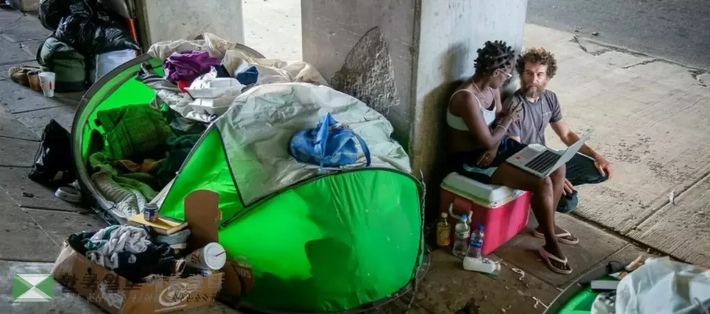 인권단체들은 노숙자 문제를 놓고 애틀랜타시와 연방정부 간의 대립 가능성을 우려하고 있다.애틀랜타 도심 노숙자촌 모습.<사진=PBS>