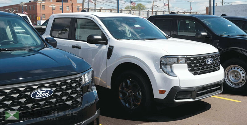  포드가 저렴한 중국 자동차 업계와 경쟁하기 위해 전용 공장을 세우고 3만달러 이하 차량 생산에 나선다. 포드의 마브릭 중형 트럭의 모습. [로이터]