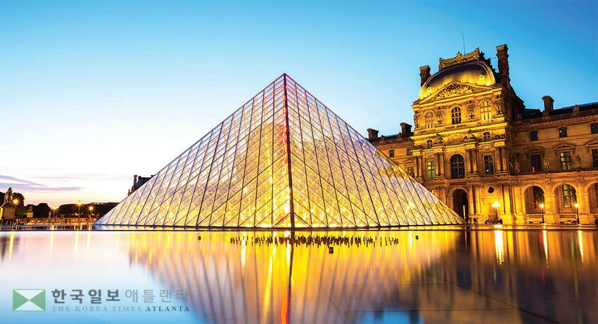 세계 최대 규모의 미술품을 소장하고 있는 루브르 박물관은 프랑스 미술의 중심지로, 정문 앞 유리 피라미드가 상징적이다.