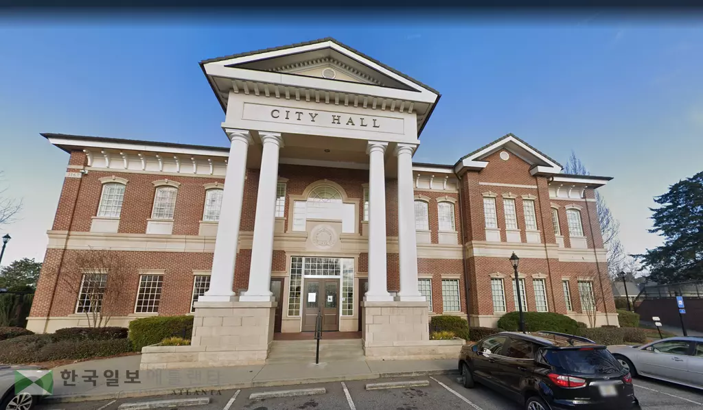 둘루수 시청 건물. 둘루스를 포하만 귀넷 14개 시정부는 18일부터 시의원 후보자 등록 절차에 들어갔다.<사진=구글맵 캡쳐>