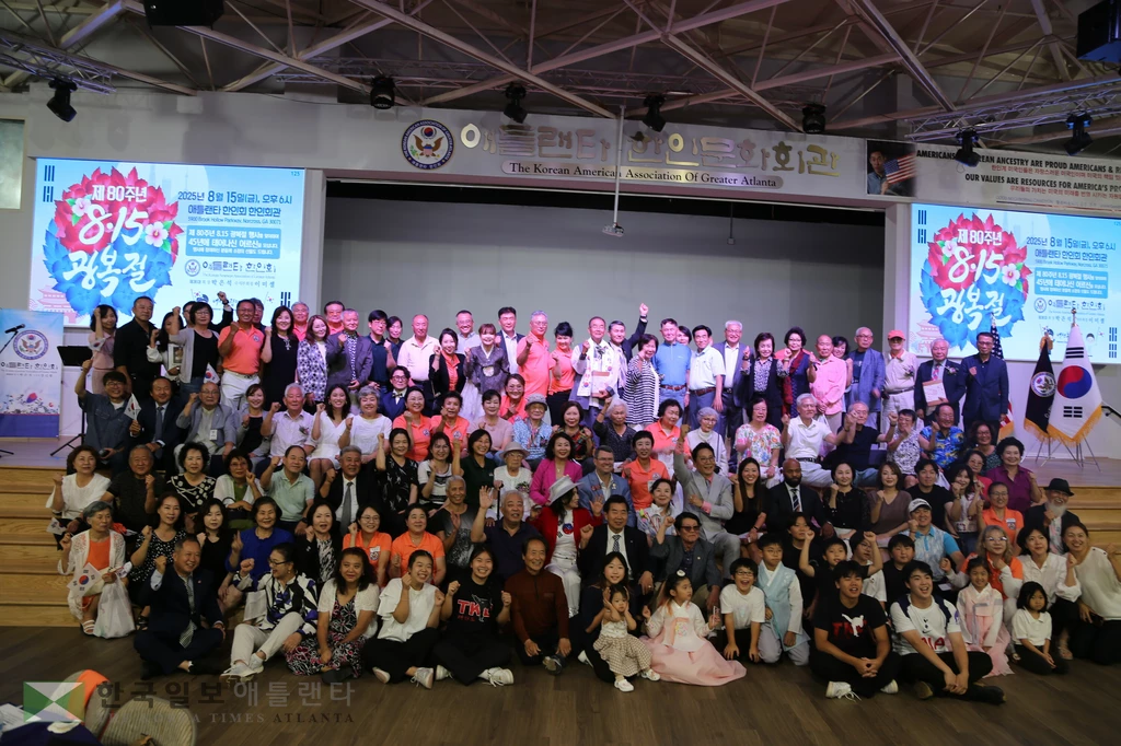 참가자들의 단체사진.